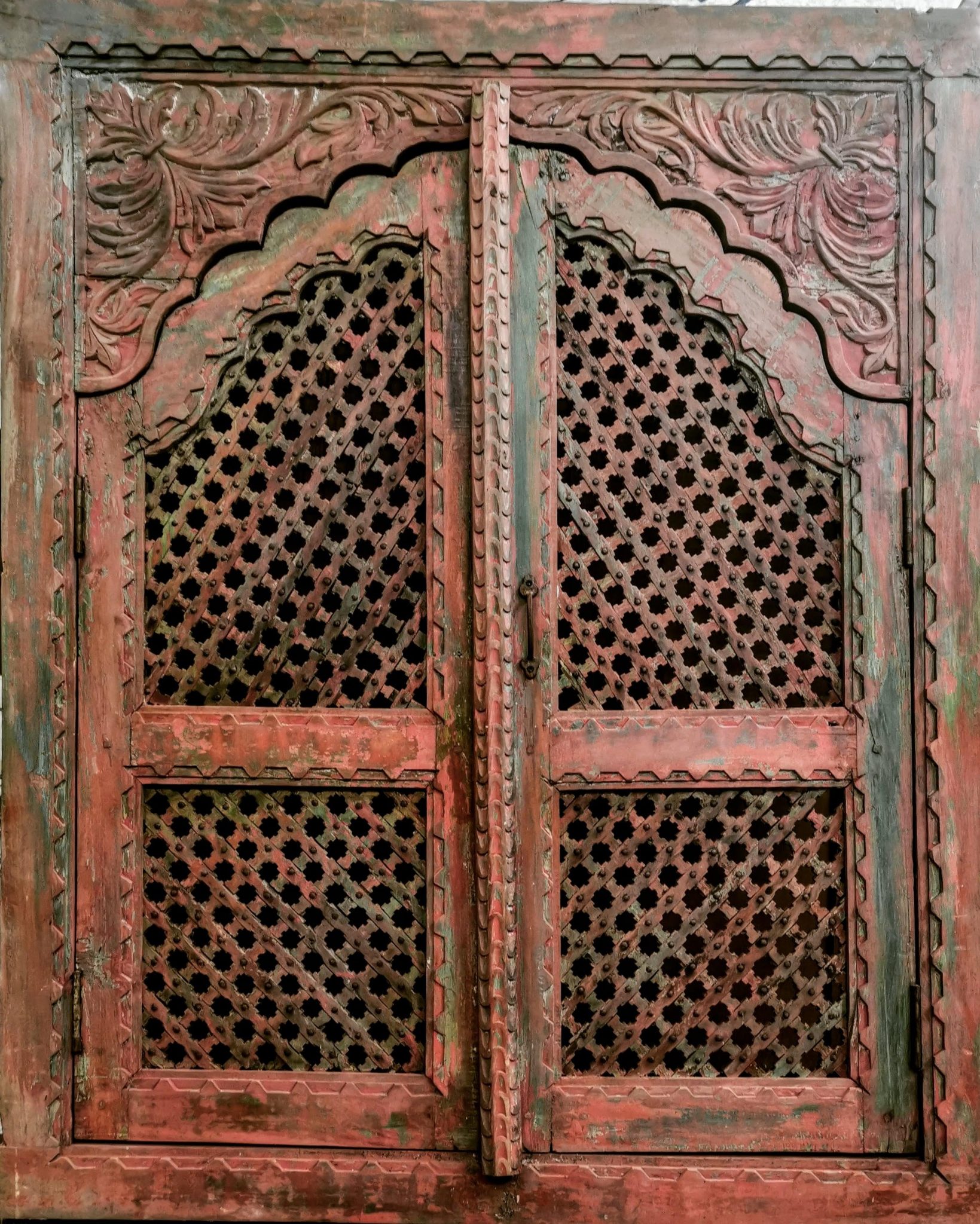 A Beautiful Very Large Vintage Indian Carved Hardwood Jali Window AEGM A Beautiful Very Large Vintage Indian Carved Hardwood Jali Window AEGM